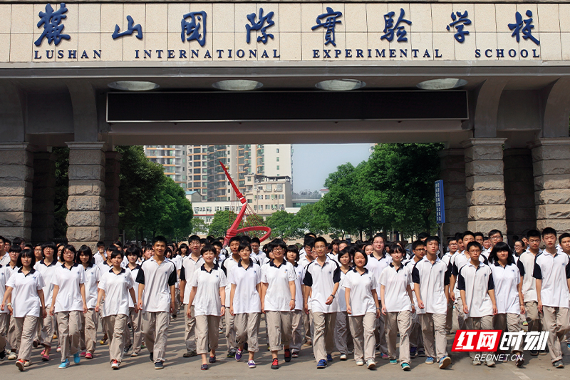 利雅得胜利高层回应C罗“摸裆”动作:他只是受了点伤 利雅得胜利高层回应C罗“摸裆”动作:他只是受了点伤
